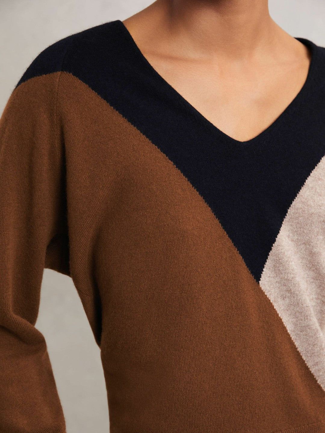 Wool-Blend Colourblock Knit Jumper with Cashmere in Toffee Brown/Navy/Neutral Women | Reiss