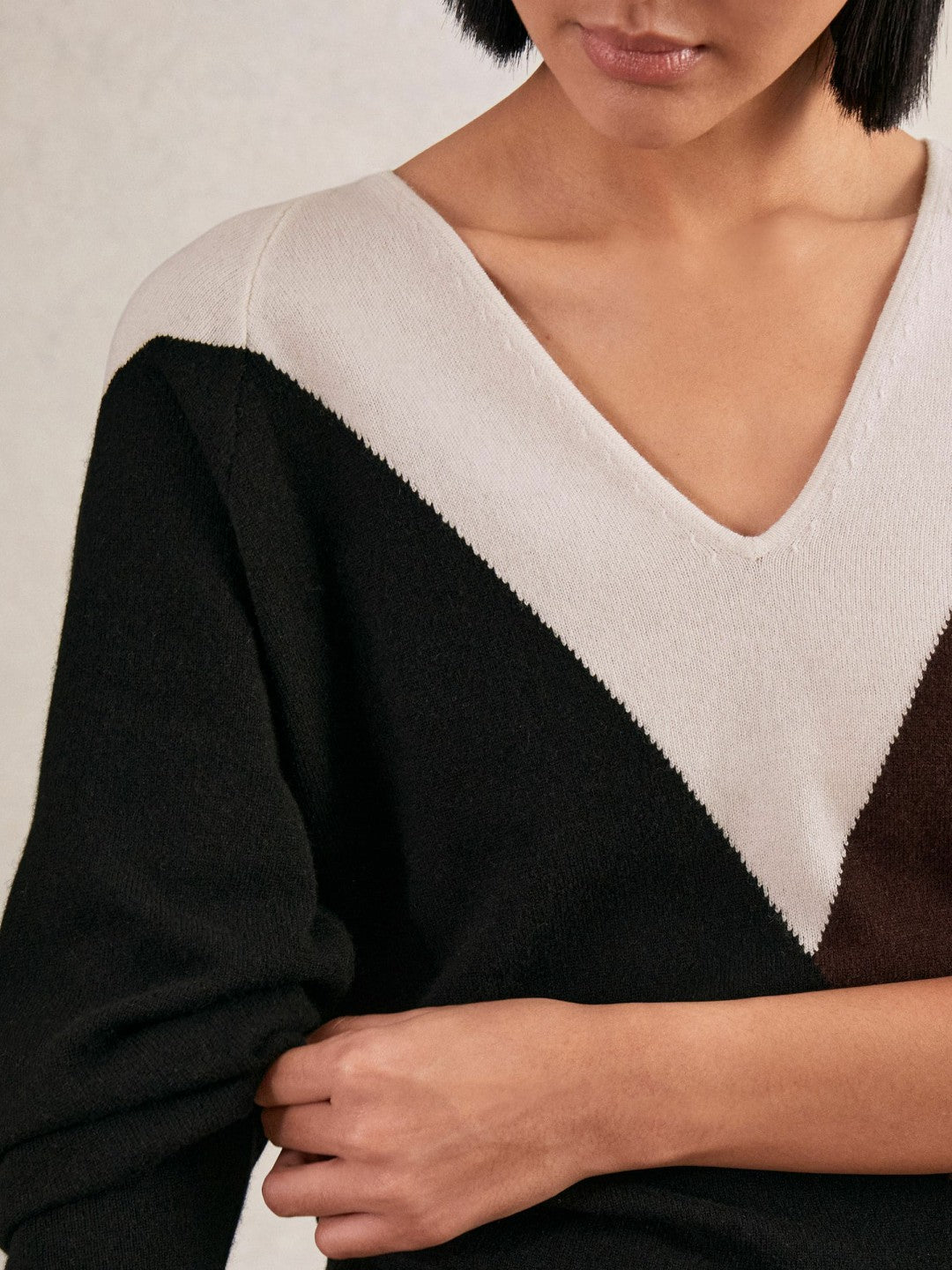 Wool-Blend Colourblock Knit Jumper with Cashmere in Black/Burgundy/Cream Women | Reiss