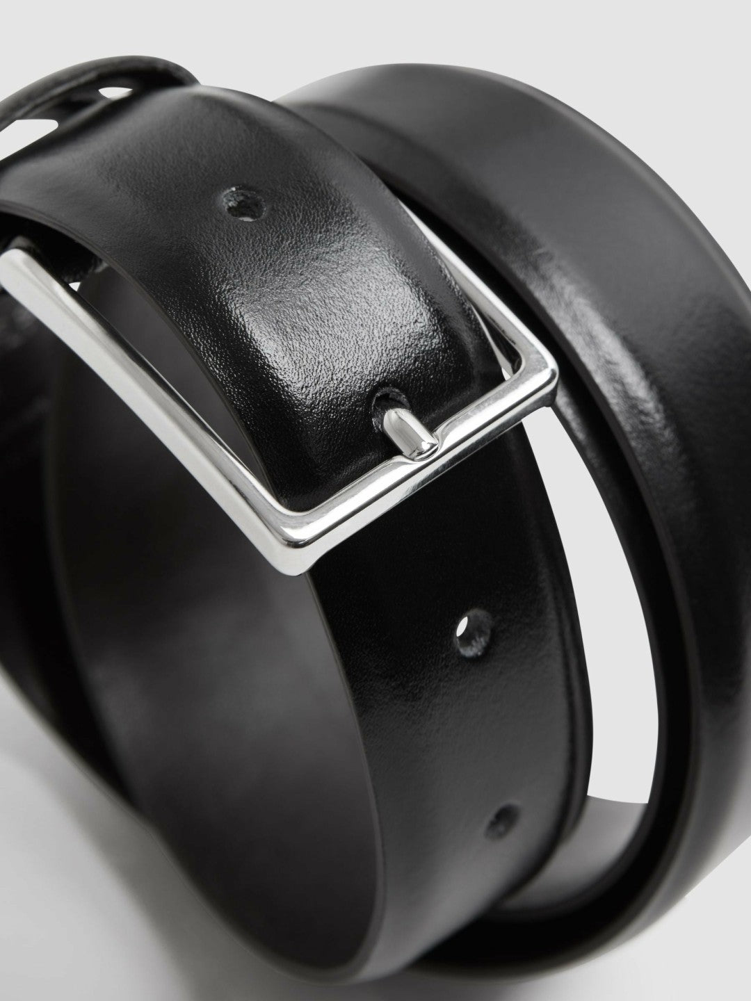 Smooth Leather Belt in Black Men | Reiss