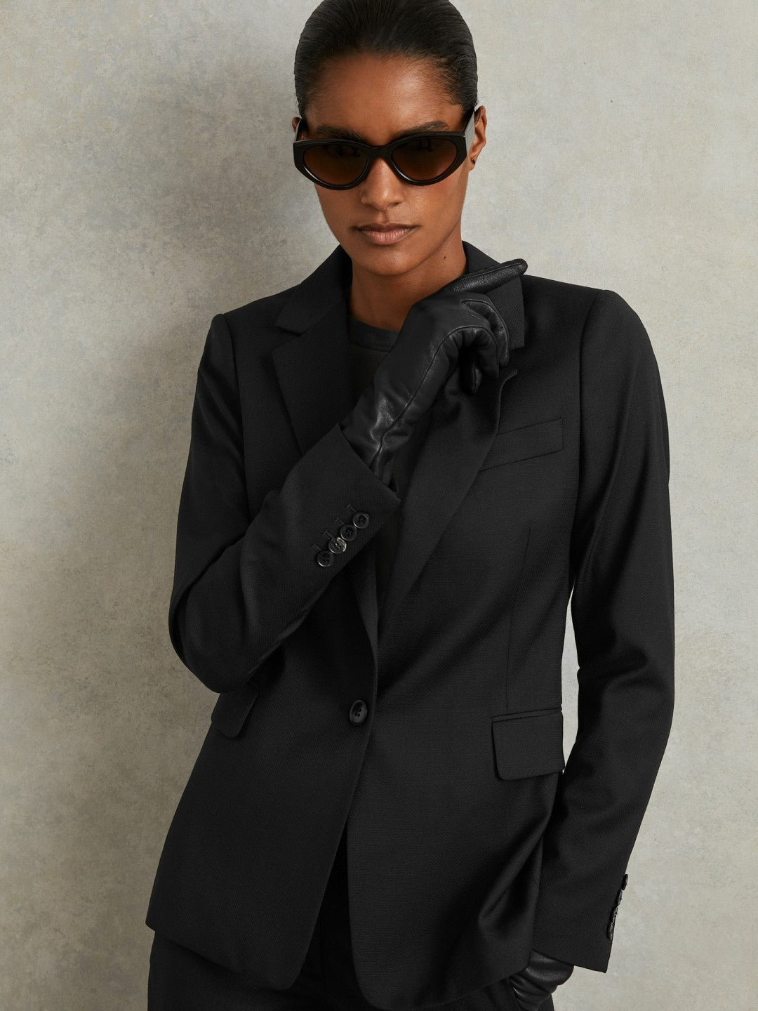 Single Breasted Suit Blazer in Black Women | Reiss