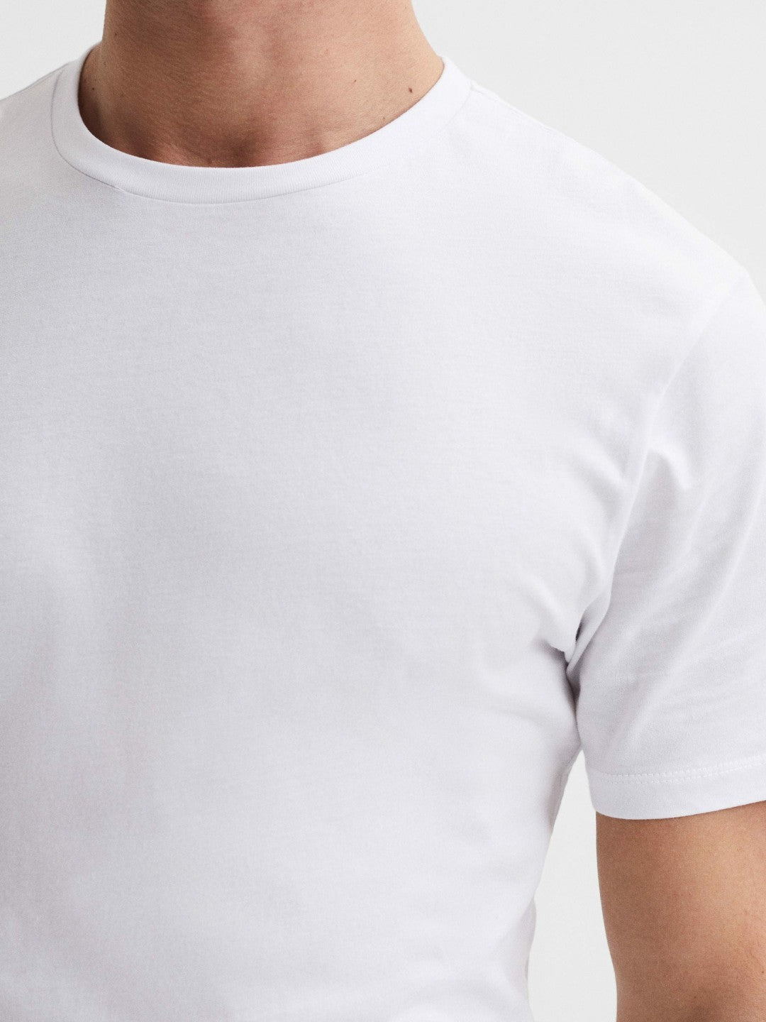 Three Pack Of Crew Neck T-shirts in White Men | Reiss