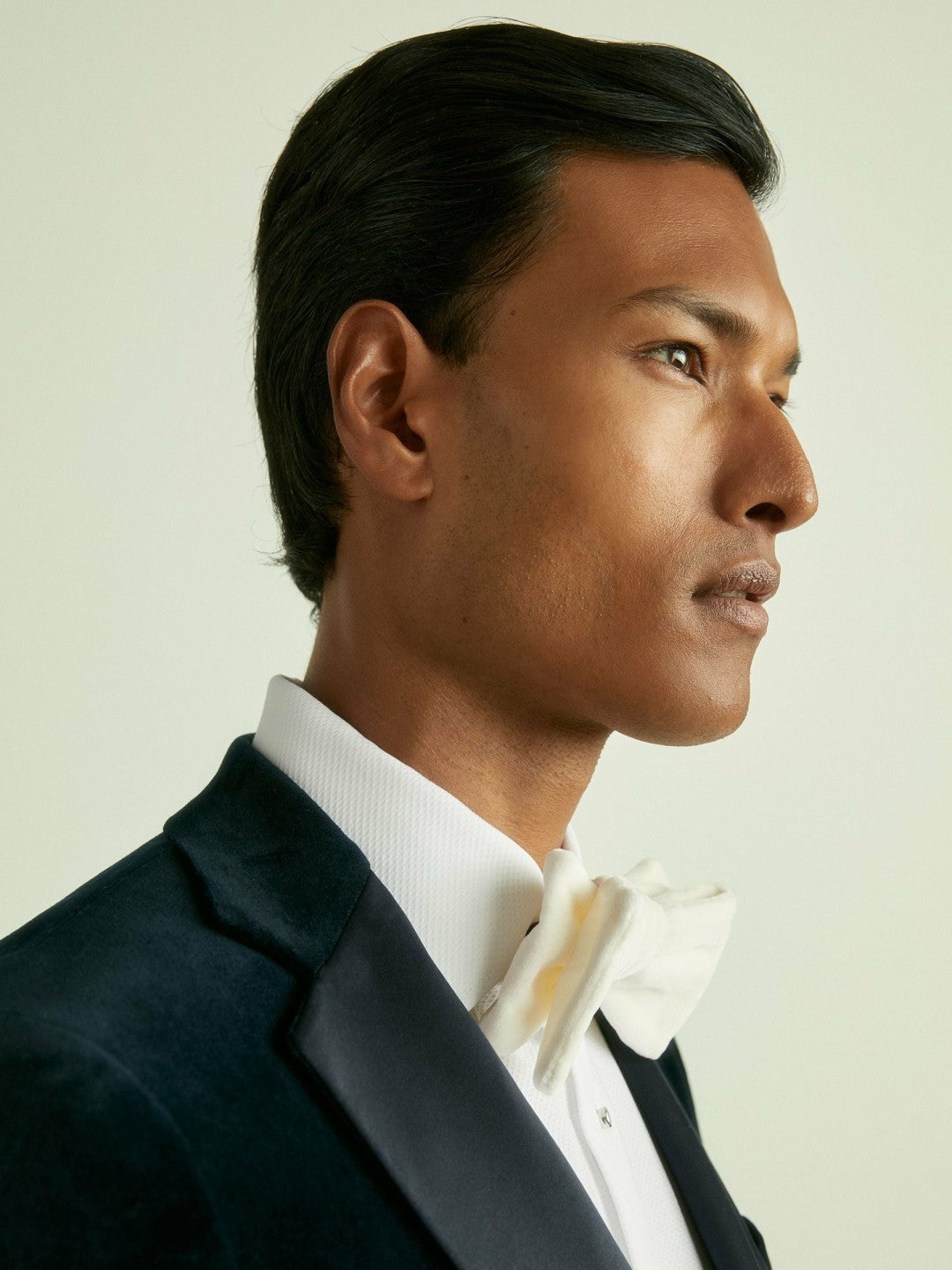 Velvet Bow Tie in Ivory Men | Reiss