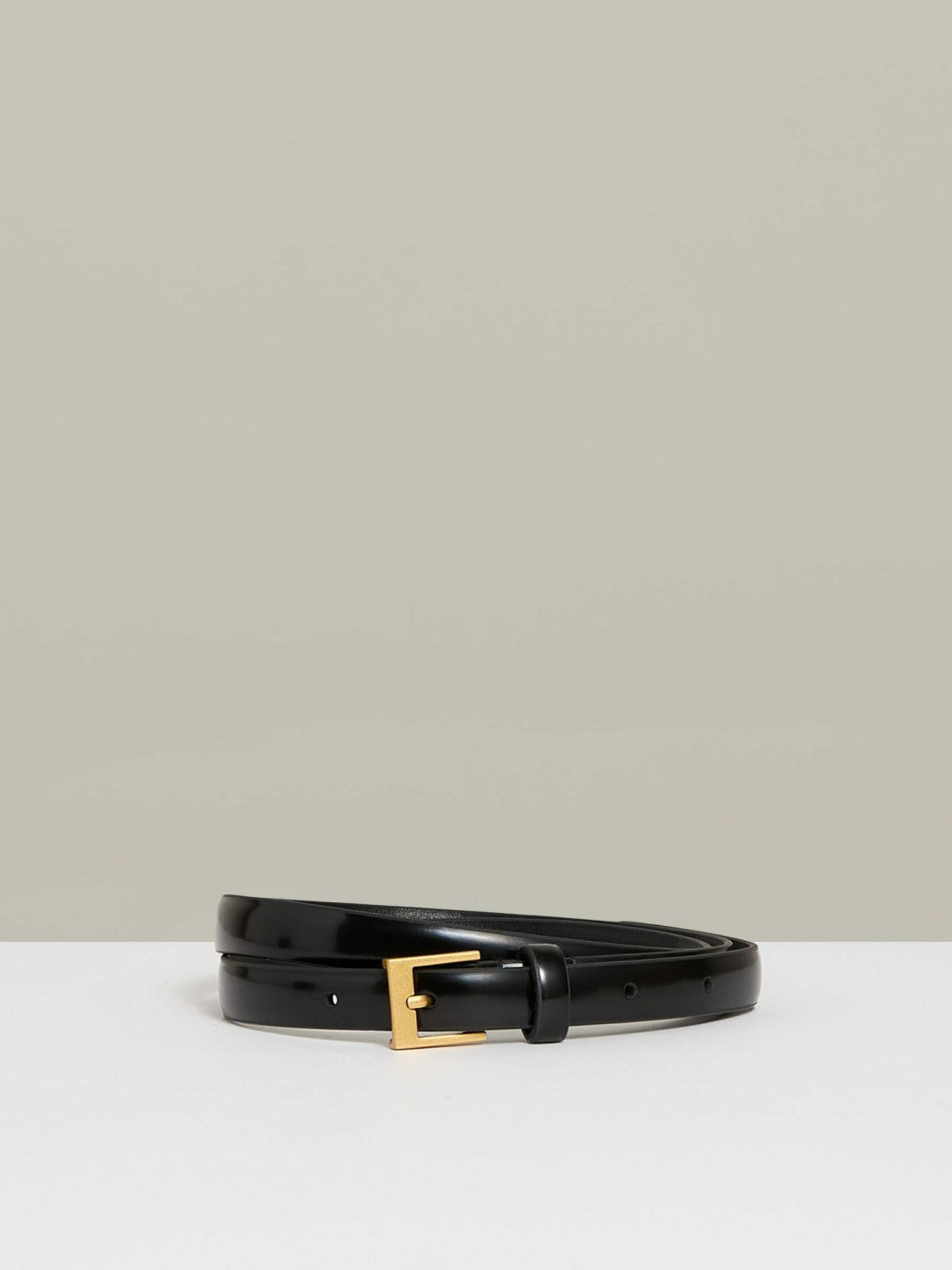 Thin Leather Belt in Black Women | Reiss