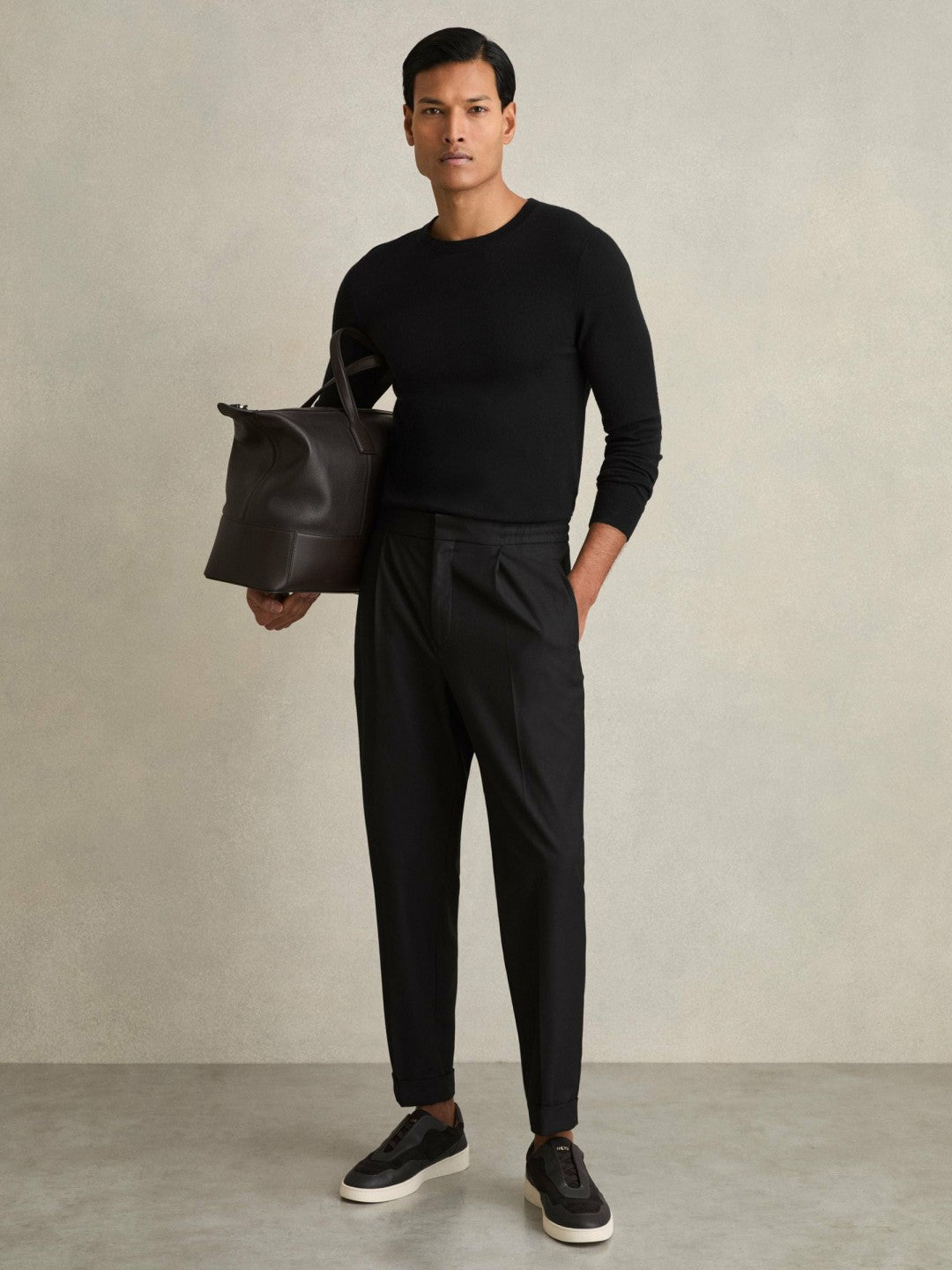 Relaxed-Fit Pleated Tapered Trousers in Black Men | Reiss