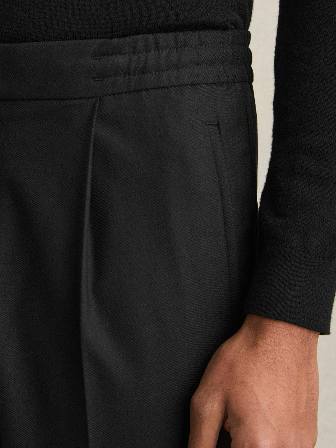 Relaxed-Fit Pleated Tapered Trousers in Black Men | Reiss