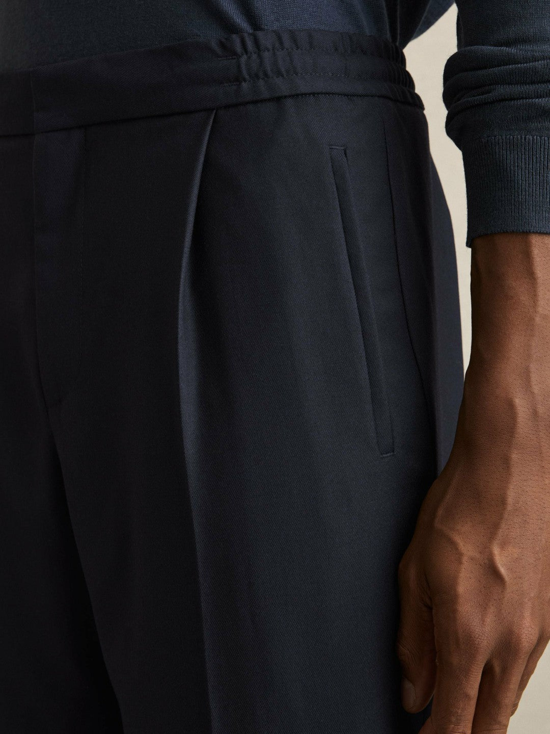 Relaxed-Fit Pleated Tapered Trousers in Navy Men | Reiss