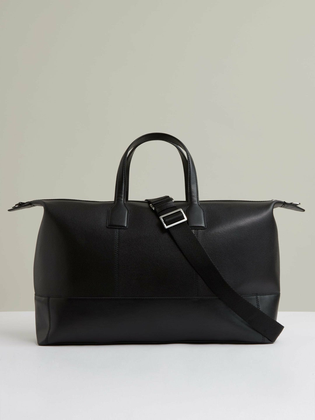 Micro-Grain Leather Holdall in Black Men | Reiss