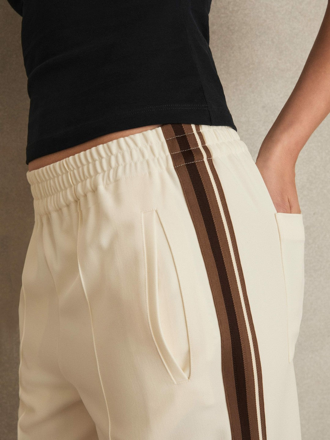 Side-Stripe Wide-Leg Trousers in Cream Women | Reiss
