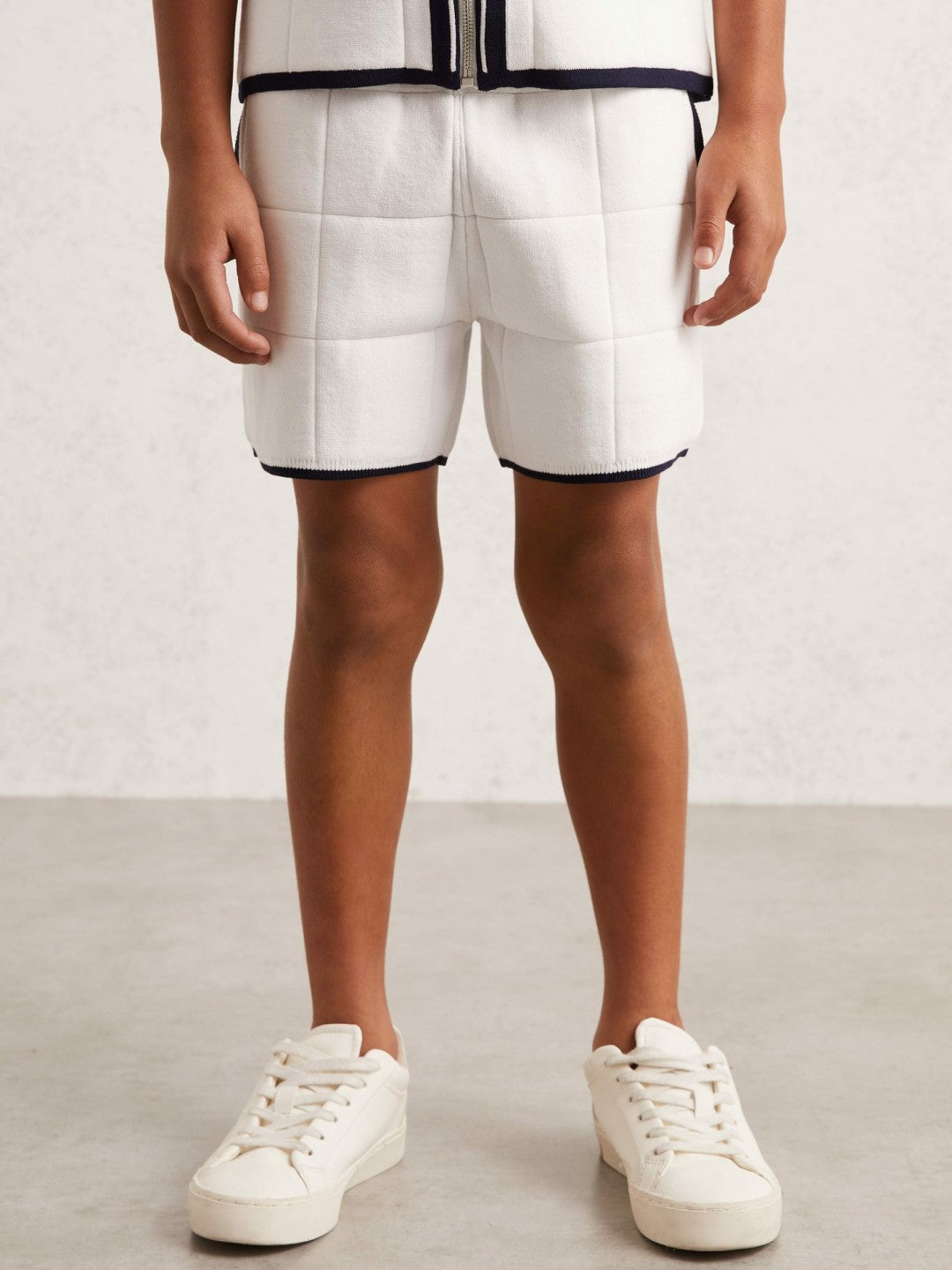 9-12 yrs Tipped Knit Stitch-Detail Shorts in White/Navy Children & Baby | Reiss