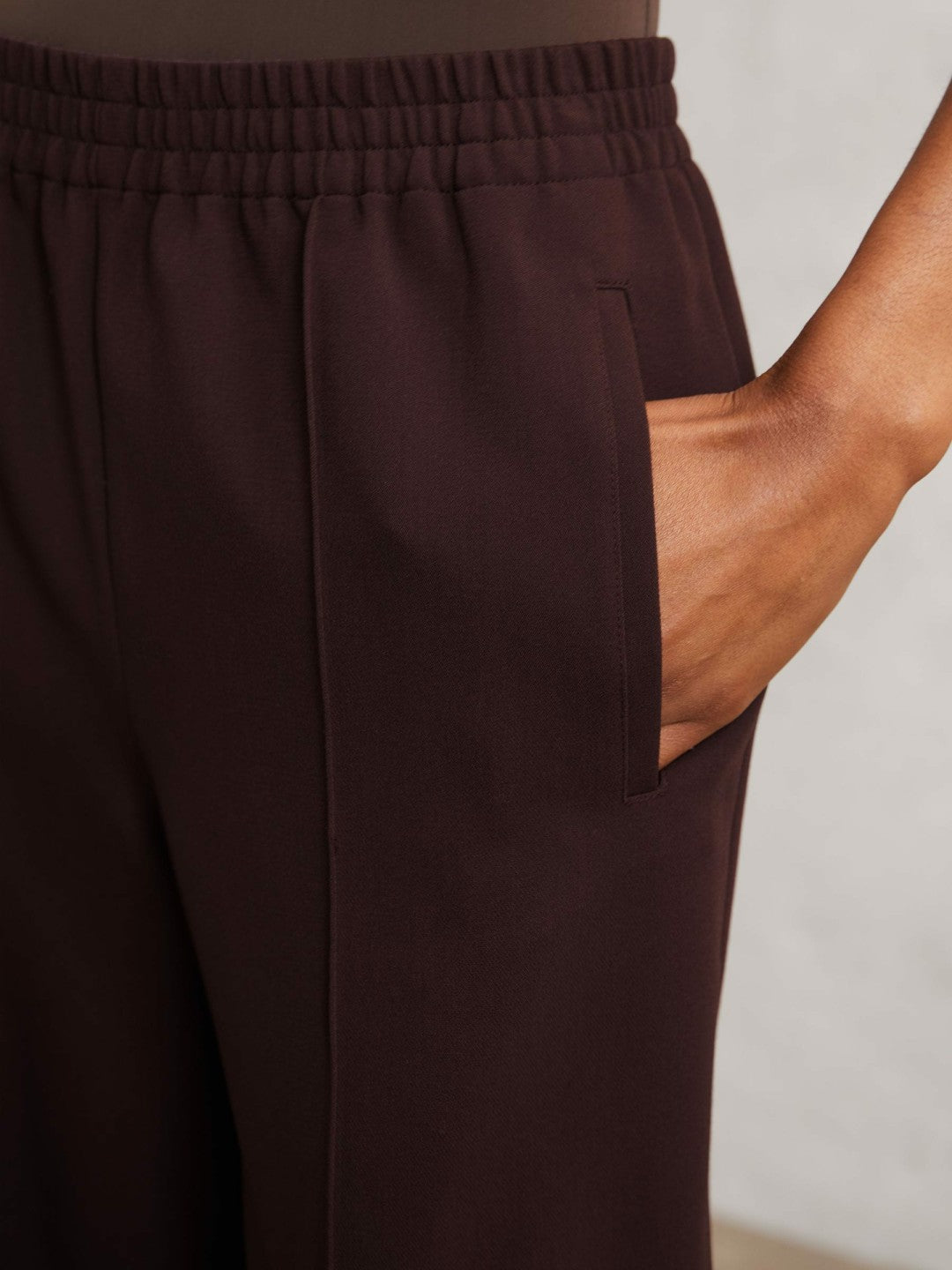 Petite Wide Leg Elasticated Waist Trousers in Burgundy Women | Reiss