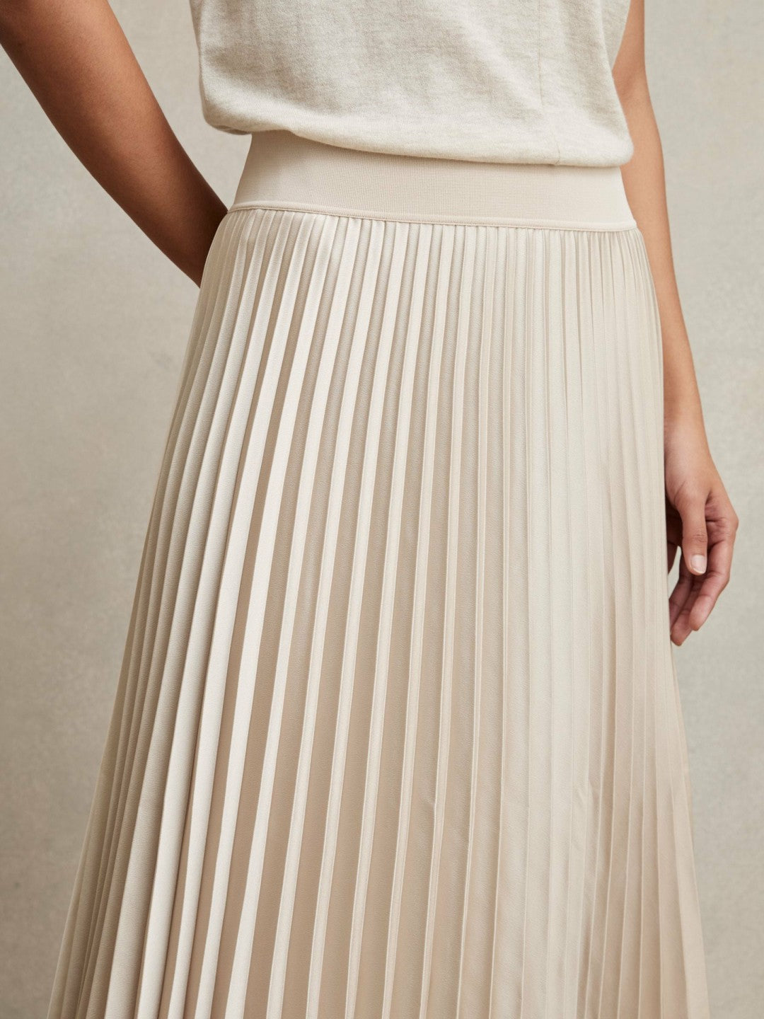 Pleated Midi Skirt in Champagne Neutral Women | Reiss