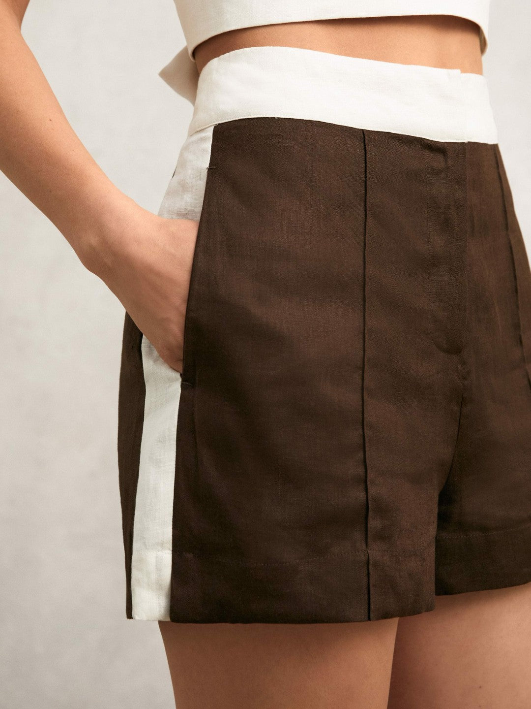 Linen Colourblock Shorts in Chocolate/Cream Women | Reiss